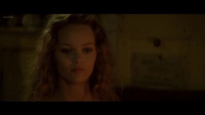 Ванесса Паради (Vanessa Paradis) голая в фильме «Элиза» (1994)