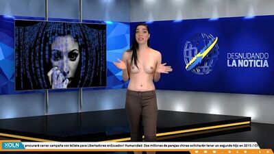 Голая телеведущая в студии