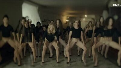 100 bottomless girls