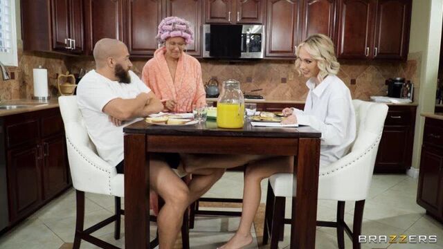 [Brazzers] Sky Pierce - Breakfast Sex With Extra Oil (1080p)incest_hot_milf_porno_Русская озвучка_перевод