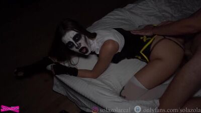 Русская порно звезда SolaZola сняла порно на хелоуин
