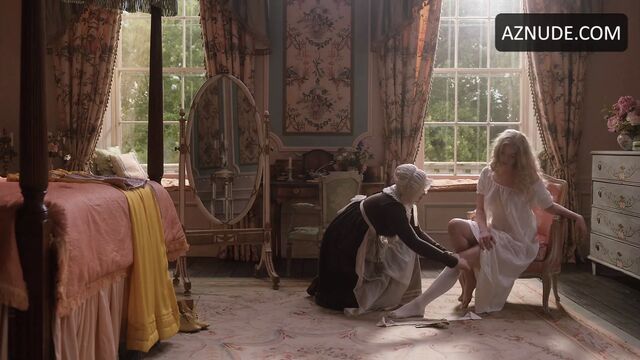 Сиськи Anya Taylor-Joy (через прозрачную ночную рубашку)