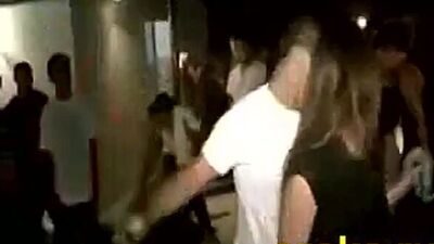 Трахают пьяную девочку стоя - порно секс сперма жестко анал в пизду хуй негр группа русское сиськи инцест домашнее кавказское