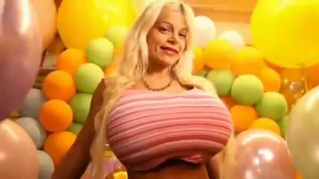 Martina big!