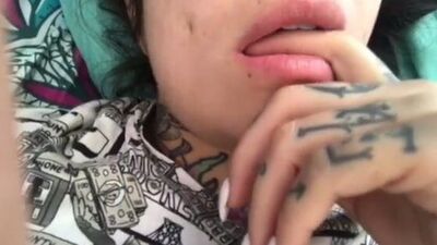 Valentina Davila SG tocandose las tetas y el choro