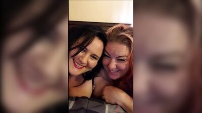 Girl on Girl Webcam Shows with Sexy Alyssa Jane