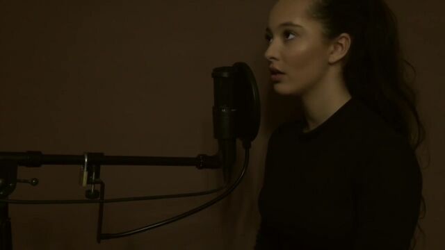 Красавица Faouzia Ouihya исполнила песню Adele "Hello". Невероятный голос у неё!