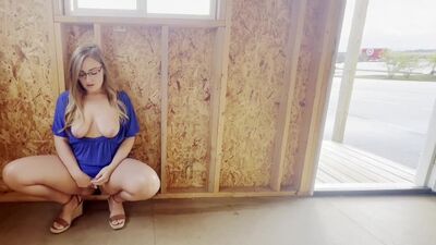Все эксгибиционистки так делают