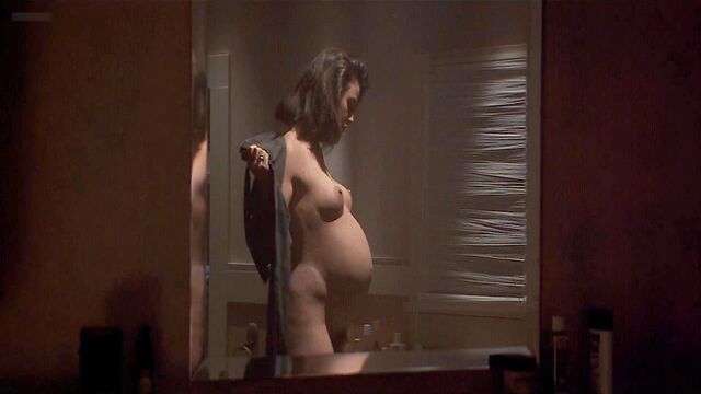 Обнаженный куст Demi Moore и сиськи в трубе в одной сцене