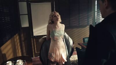 Kate Phillips - это Linda Shelby в шлепанцах