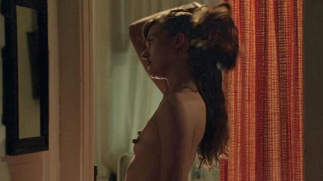 Milla Jovovich обнаженная сцена секса в камне, ScandalPlanetcom