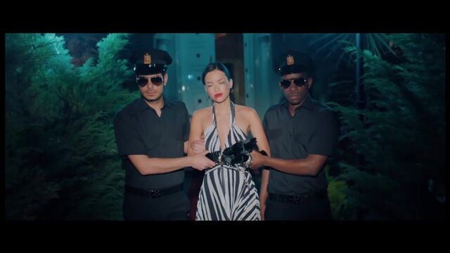 Taha Özer - Kan Kırmızı