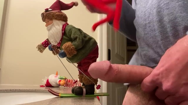 Дрочка рождественскими игрушками