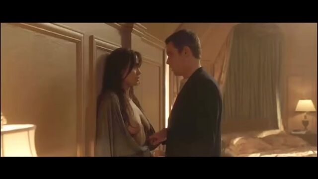Angelina-jolie Порно сцена Анджелина Джоли трахаеться ( Пикантные моменты )