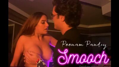 Smooch – Poonam Pandey OnlyFans Video