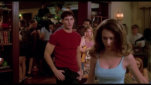 Jennifer Love Hewitt, Lauren Ambrose, Jaime Pressly, Jenna Elfman Sexy - Can't Hardly Wait (1998) HD 1080p BluRay