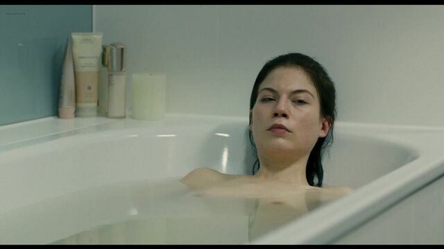 Nora Von Waldstaetten Nude - Oktober November (2013)