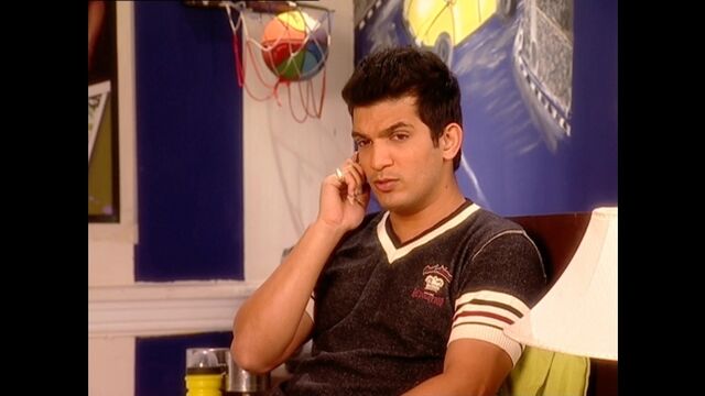 Miley-Jab-Hum-Tum_episode290_Adhiraj-apologises-to-Suhani