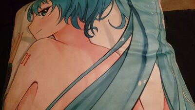 Занимаюсь анальным сексом с моей Hatsune Miku Bodypillow