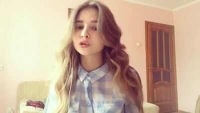 Грибы - Тает лёд (Маленькая девушка 17 лет классно поет)