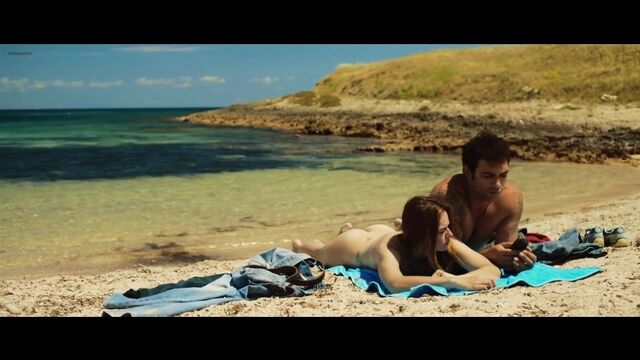 Kasia Smutniak, Carolina Crescentini Nude - Allacciate le cinture (IT 2014) hd1080p