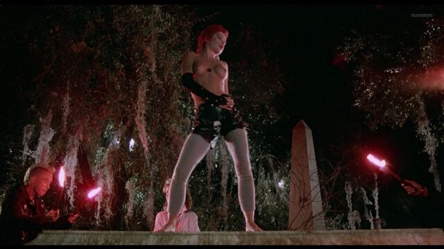 Linnea Quigley Nude - The Return Of The Living Dead (1985) 1080p