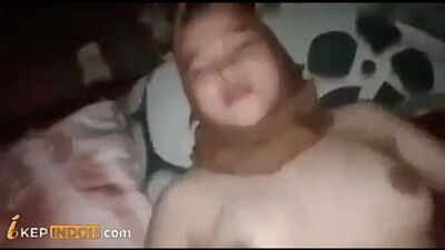 Jepitan_Memek_Mulus_Bocil_Hijab_-_DoodStream.mp4