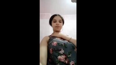 لبوه مصريه عسوله وكيوته بتقلع ملط فالحمام وتعرض لحبيبها جسمها الكيرفي الملبن.mp4