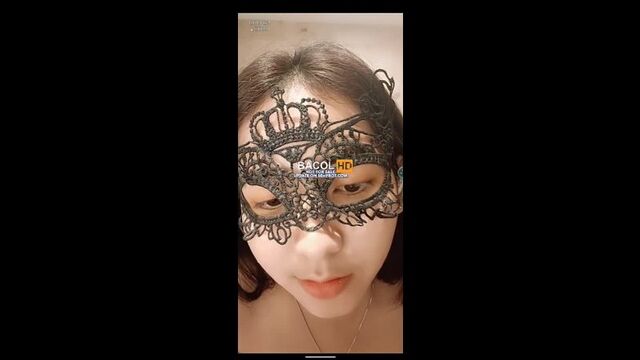 Arsyila_Colmek_Pake_Botol_Parfum_-_At_Live_Omek.mp4