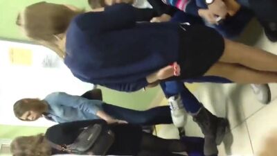 Показала трусы в школе