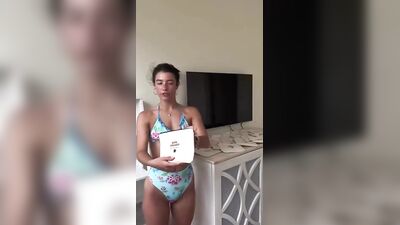 Голая Charli D'Amelio