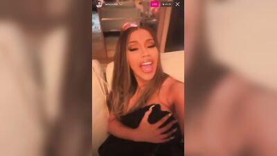 Голая Cardi B