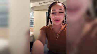 Голая Jaden Newman