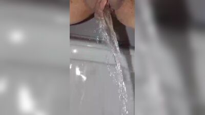 Tanya piss