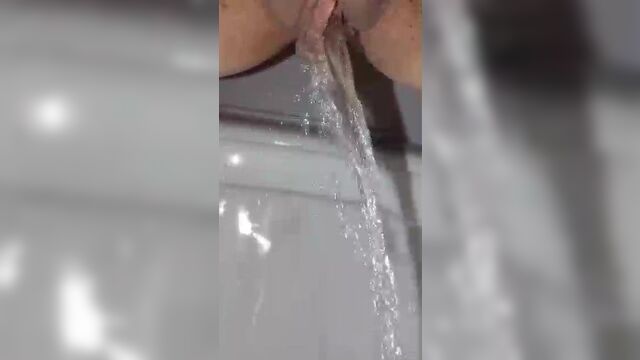 Tanya piss