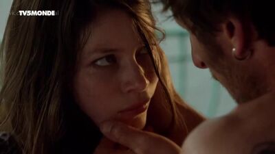 Florence Coste Nude - Crime a Martigues (2016) HD 720p Watch Online / Флоренс Косте - Убийство в Мартиге