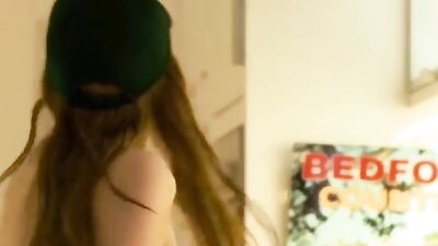 Голая Karen Gillan