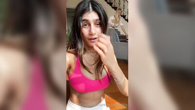 Голая Mia Khalifa