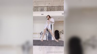 Голая Amanda Cerny