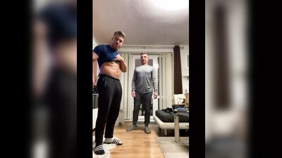 Настоящий папа и пасынок хвастаются