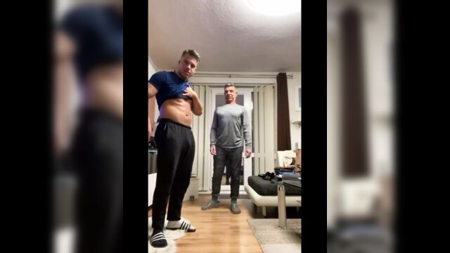 Настоящий папа и пасынок хвастаются
