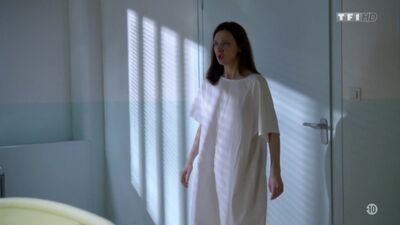 Odile Vuillemin Nude - Profilage s05e07 (2014) HD 720p Watch Online / Одиль Вийёман - Профилирование