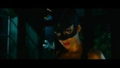 Сексуальная Halle Berry в роли женщины-кошки - вау!