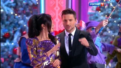 Парад звезд 2016-12-31 Сергей Лазарев и Нюша - представление гостей