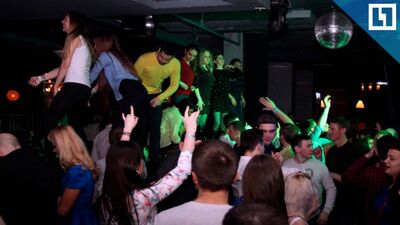 Секс на танцполе в клубе (18+)