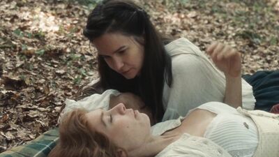 Голая Vanessa Kirby, Katherine Waterston