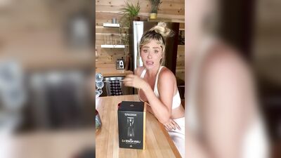 Голая Sara Underwood