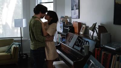 Голая Kate Micucci