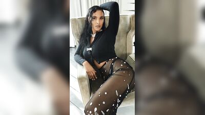 Голая Maya Jama
