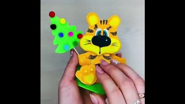 Позитивный тигренок из фоамирана